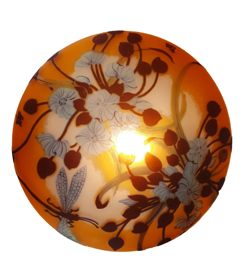 Vista superior de la tulipa iluminada – lámpara Dragonfly Gallé