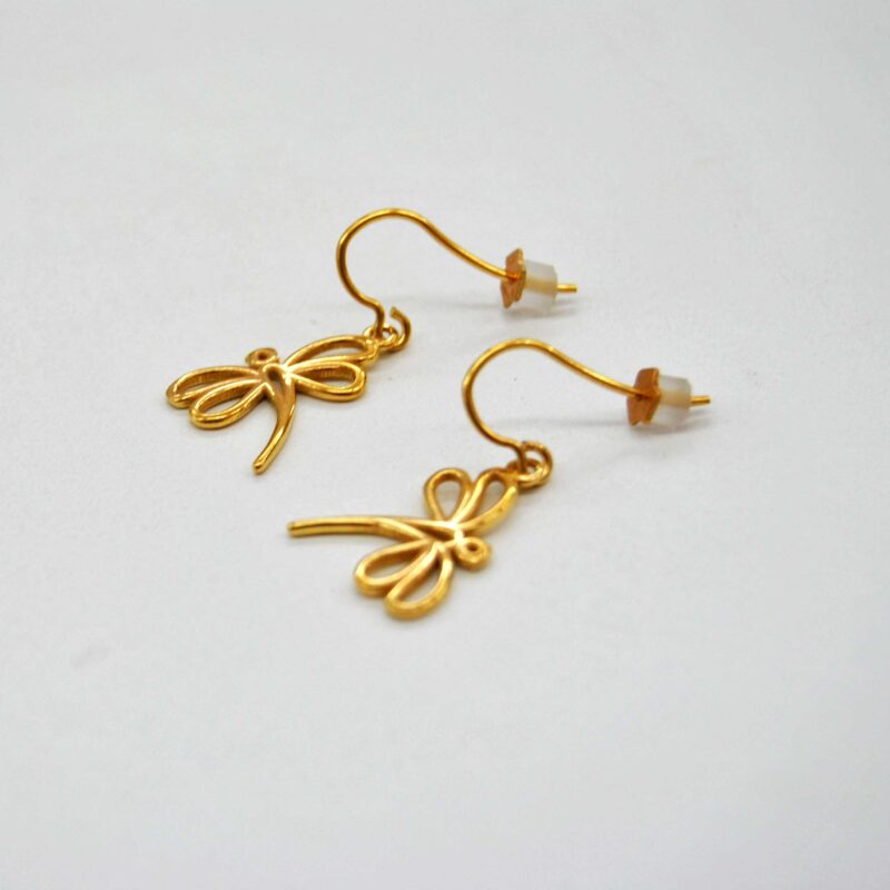 PENDIENTES GANCHO LIBÉLULA SILUETA BAÑO DE ORO